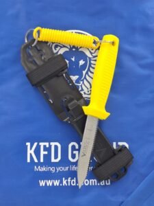 This Victory Green River Diving knife set includes the recently launched AP Dive Sheath 11cm and is fitted with a 11cm long pointed Dive Knife and Lanyard with quick wrap leg straps, there a many options to fixing this to yourself depending on your preference, can be worn on the Arm or Leg.